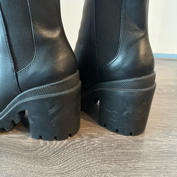Steve Madden Black Chunky Heel Chelsea Booties - Picture 3 of 10